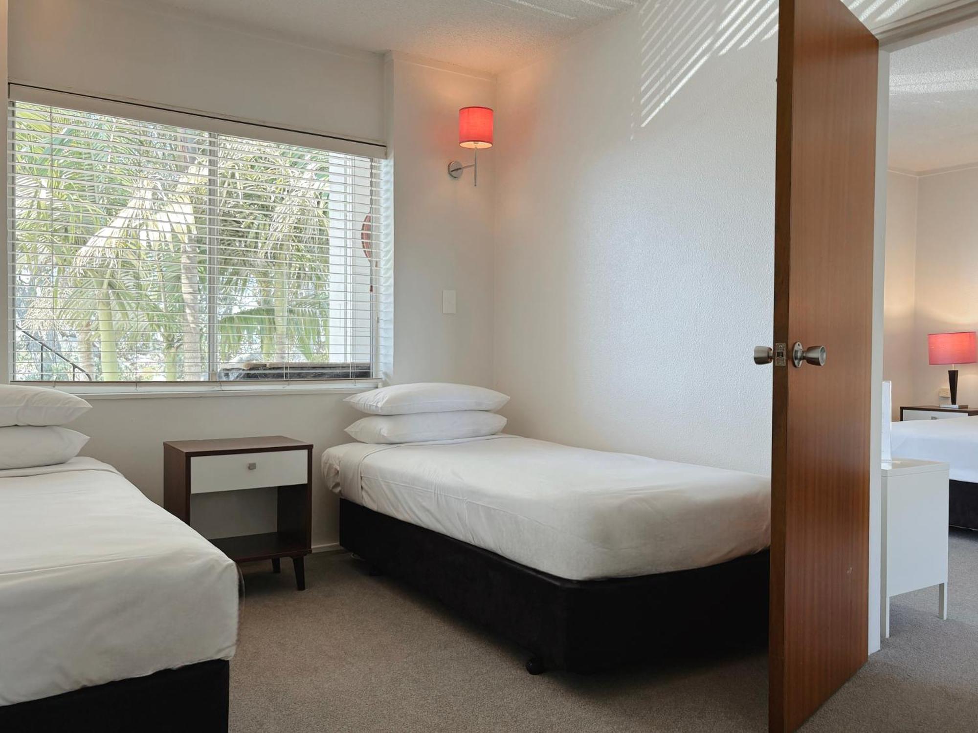 Mt Albert Motor Lodge Оукланд Екстериор снимка